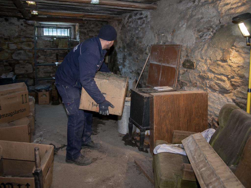 Débarras d'une cave encombrée